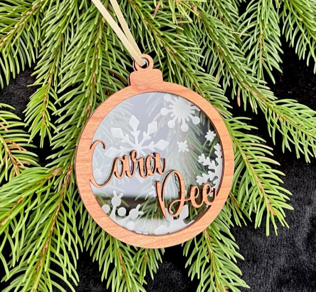 Julkula i trä och akryl med namn