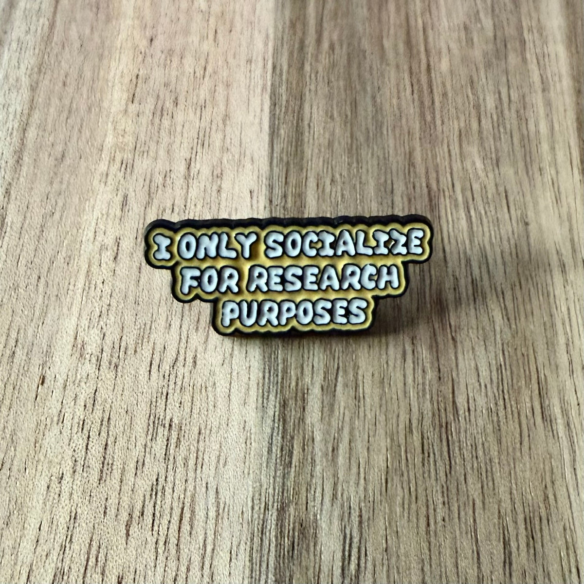 I only socialize - Pin