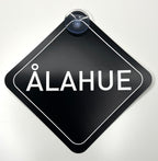 Nyssa Säg det på Skånska bilskylt with Ålahue design, featuring colorful regional phrase for car decoration.