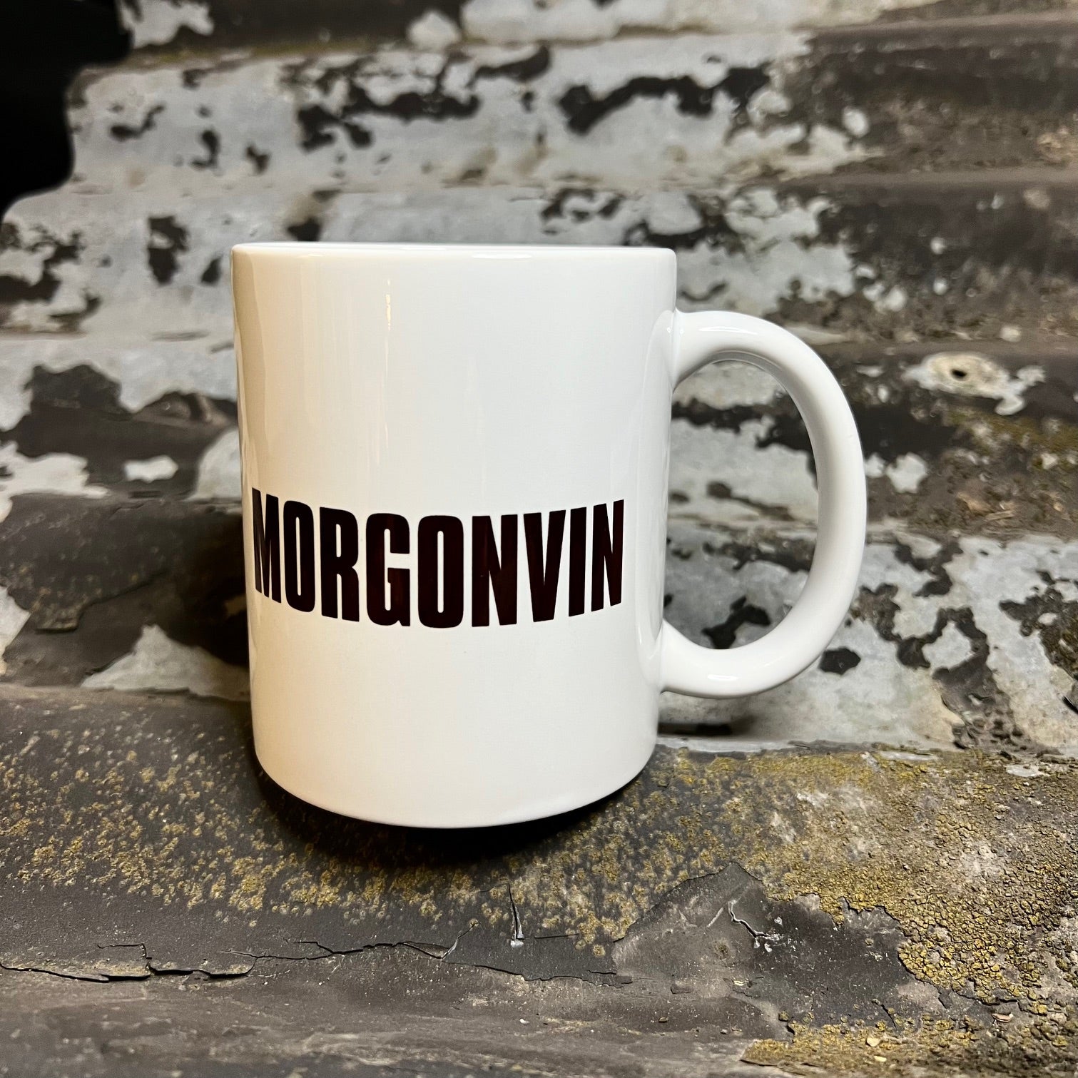 Nyssa Morgonvin mug featuring a sleek design with a detailed illustration, perfect for enjoying morning beverages.