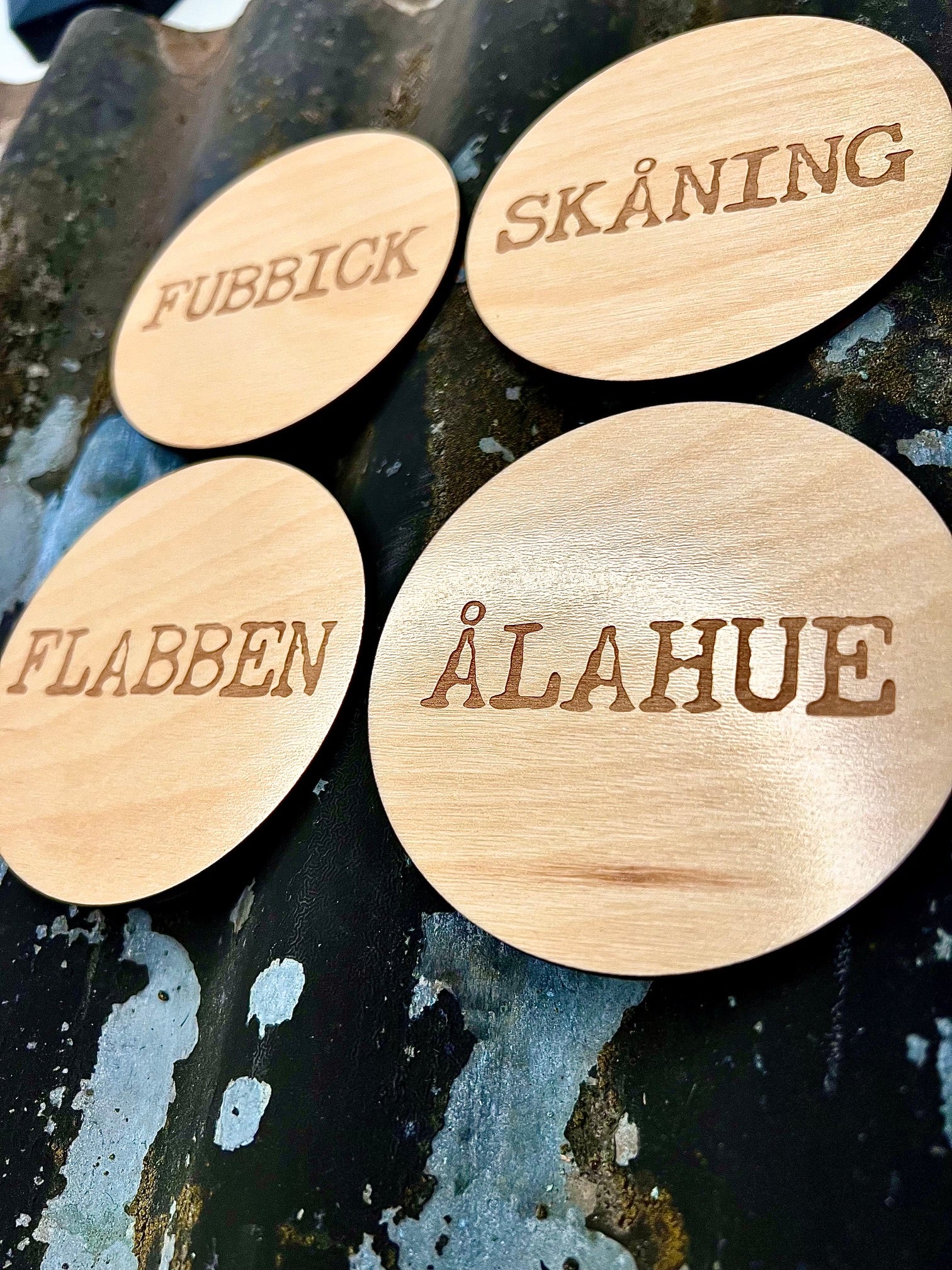 Nyssa Skåning glass underlägg with a clear, smooth surface designed to protect tables from drink glasses.