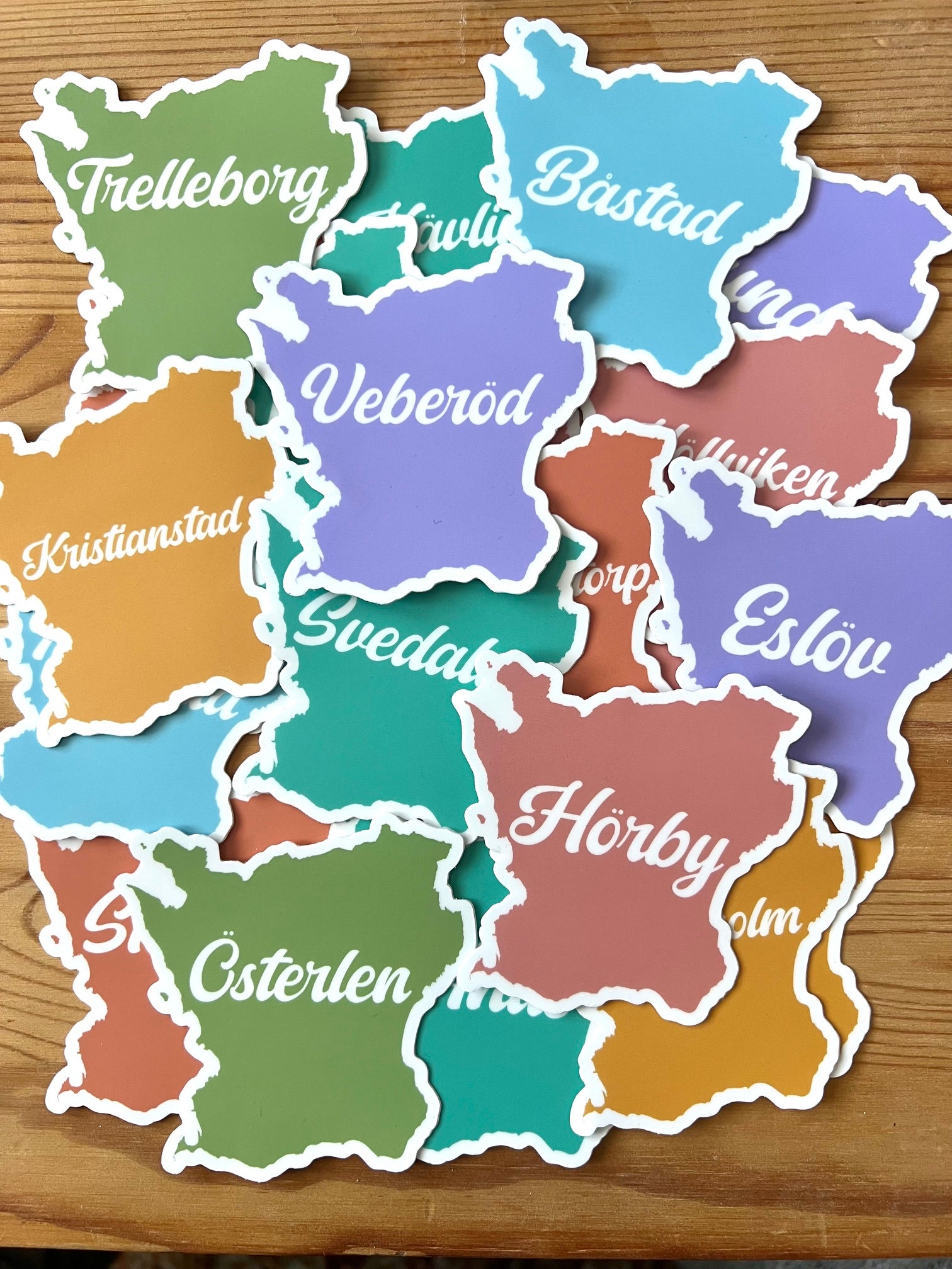 Nyssa Skåneorter sticker featuring colorful illustrated map of Skåne region with city names and landmarks.