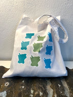 Nyssa Skåne tygpåse with colorful floral design, durable fabric, and handles for eco-friendly shopping and everyday use.