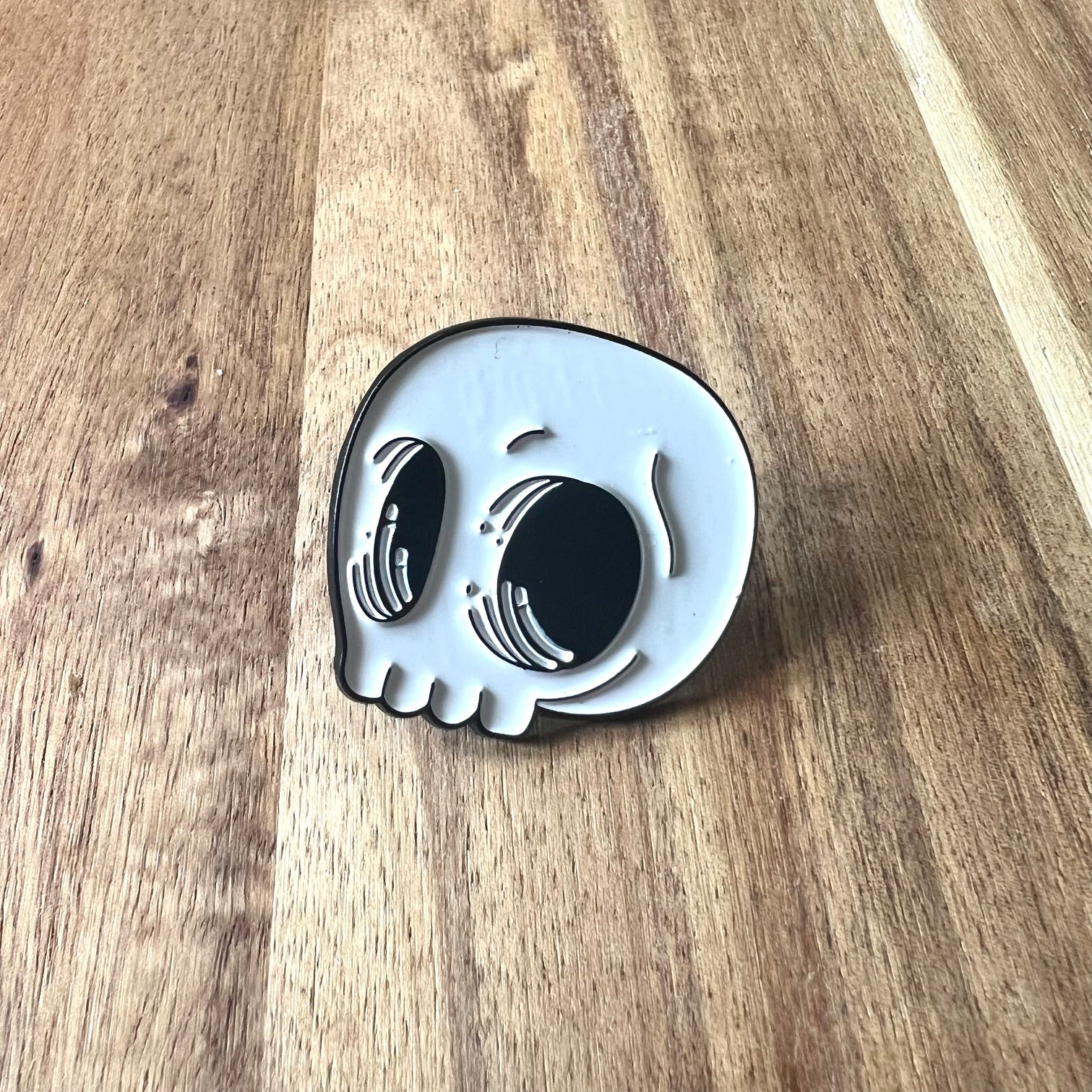 Nyssa skull pin featuring a detailed metallic skull design on a small decorative pin.